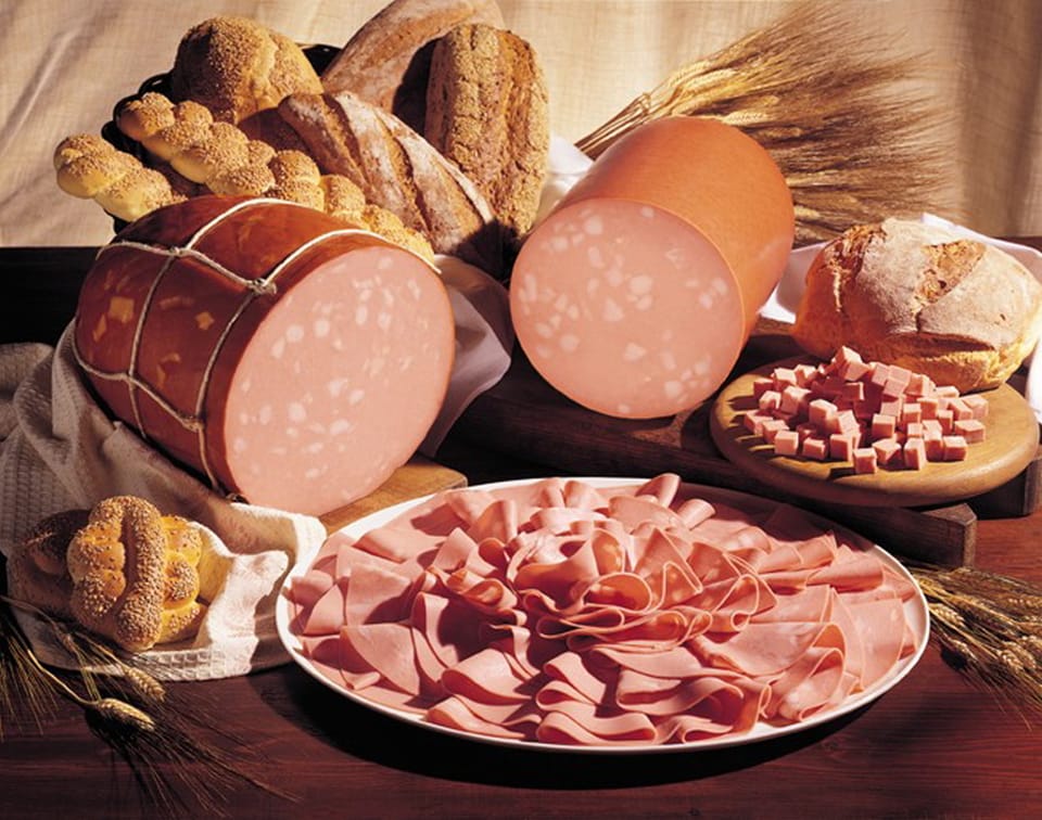 Mortadela de Bolonia IGP cortada